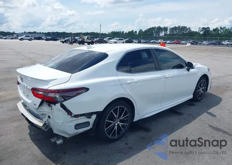 2021 Toyota Camry Se z USA, uszkodzony, nr VIN 4T1G11AK8MU467145